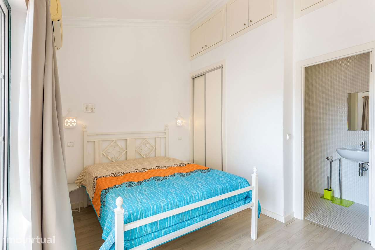 Fantástica moradia em banda a pé da praia-17