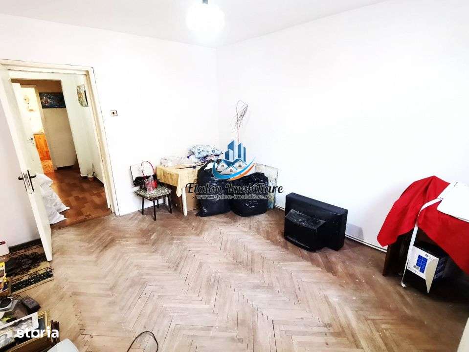 Apartament 4 camere semidecomandat, etaj 6, Maratei Piatra Neamt-3