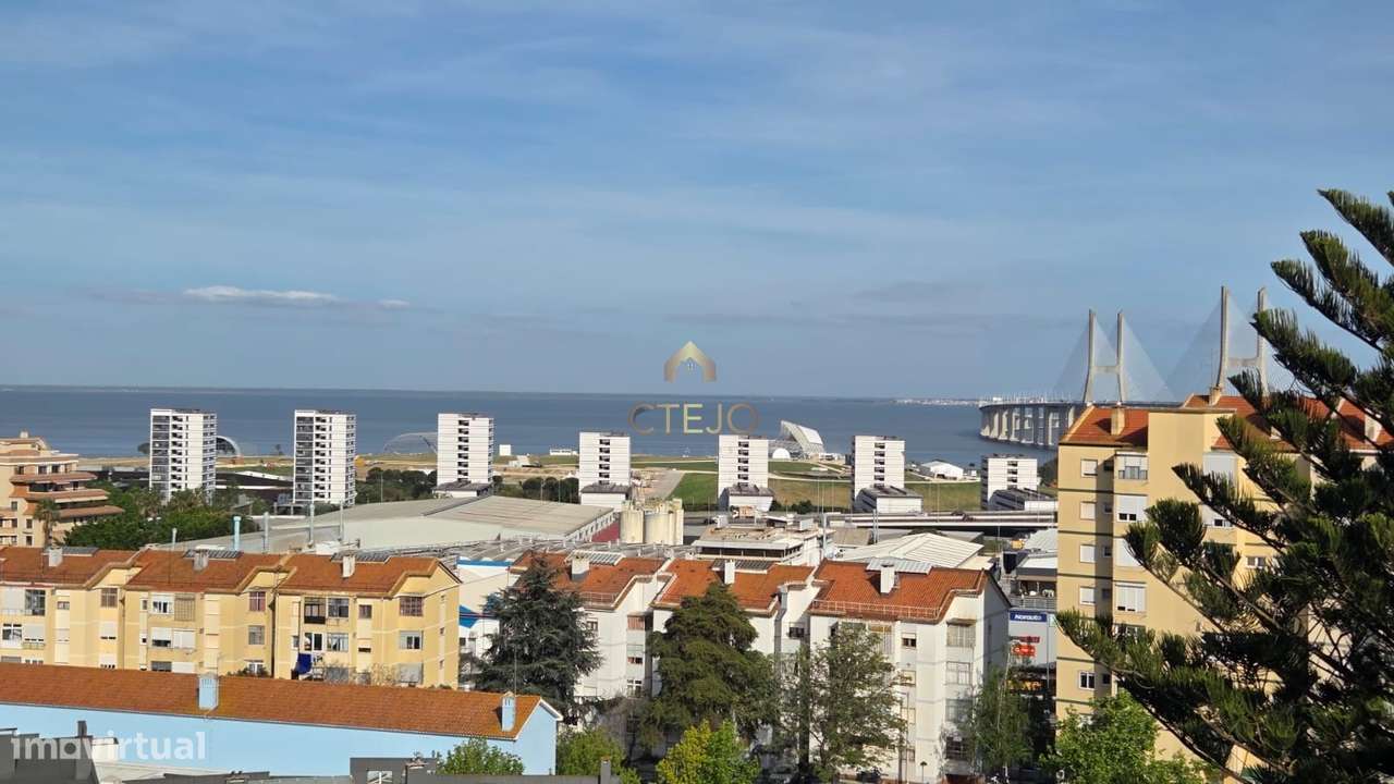 Apartamento T3 com Vista Rio em Sacavém-18