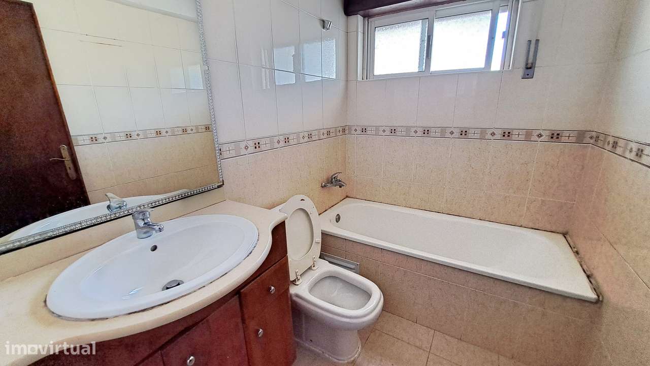 Apartamento T2 com 73m2 com Arrecadação na Arroja/Odivelas-11