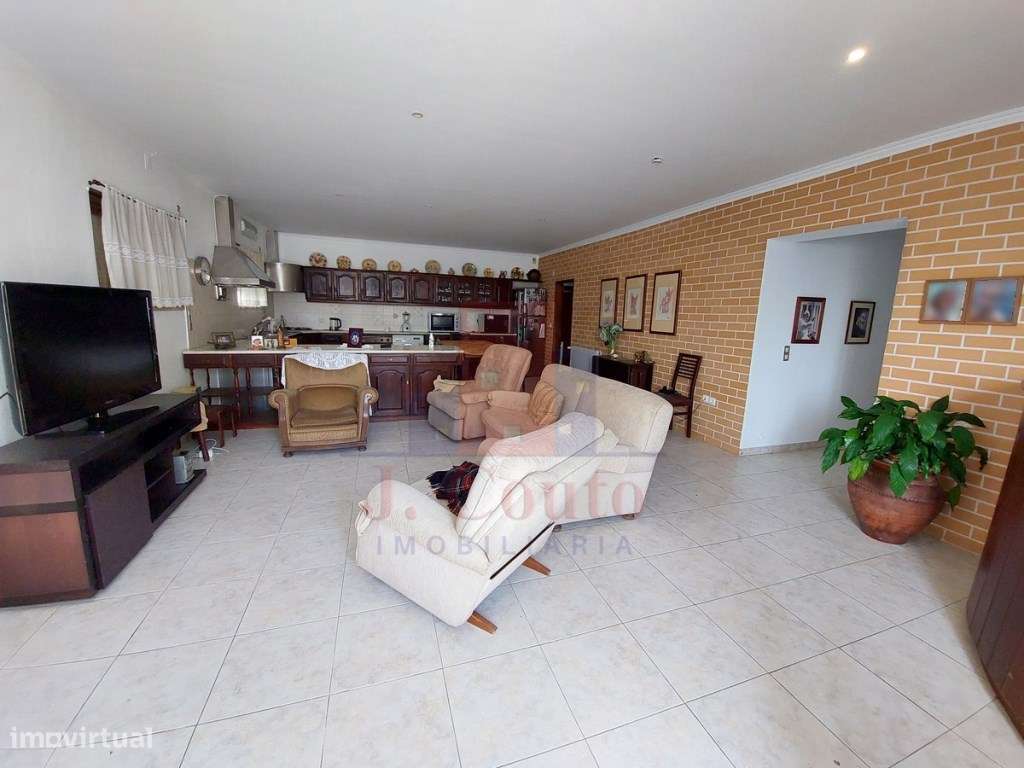 Prédio com 7 apartamentos no centro de Caldas da Rainha-24