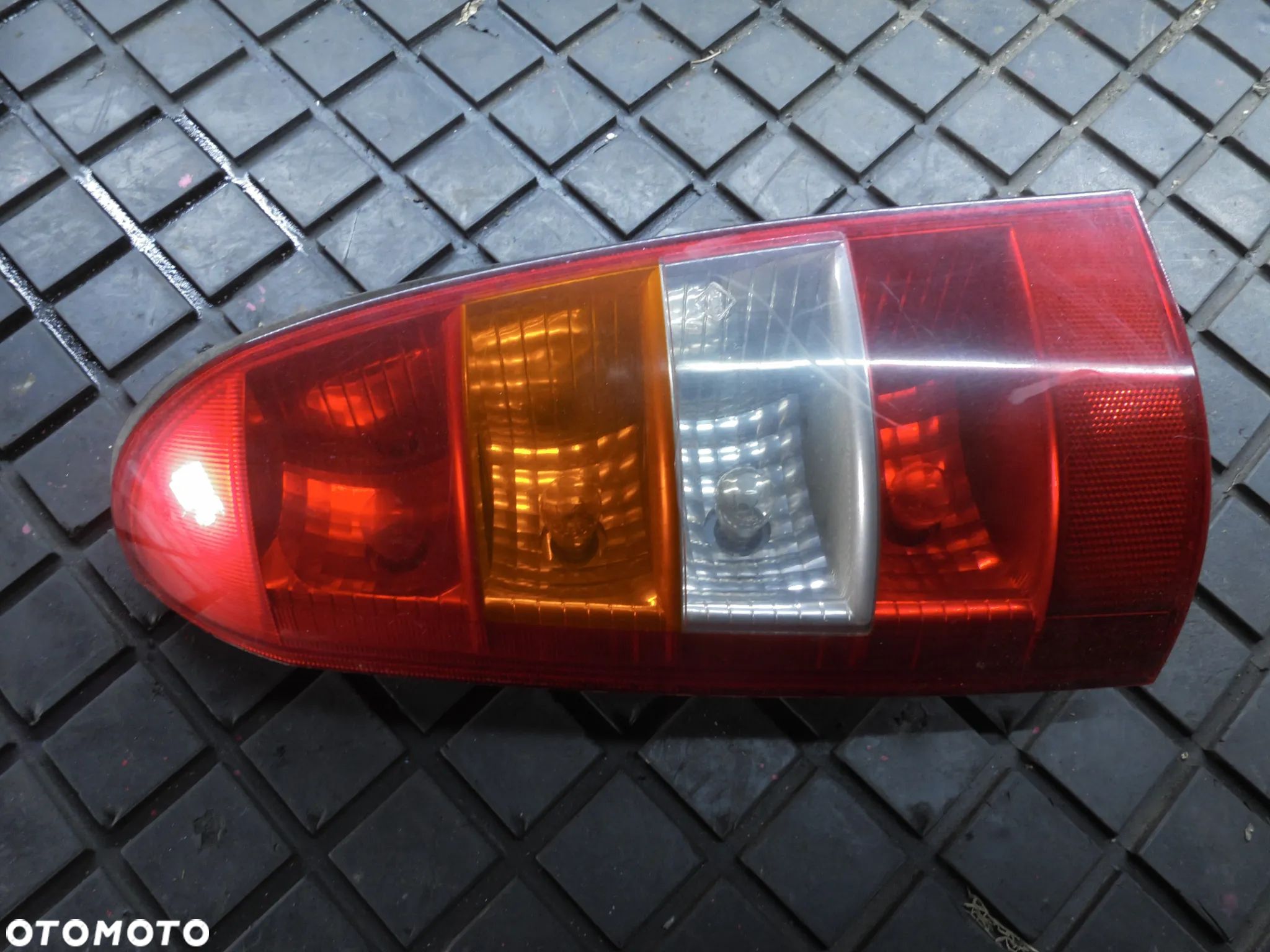 LAMPA LEWY TYŁ OPEL ASTRA G KOMBI - 1