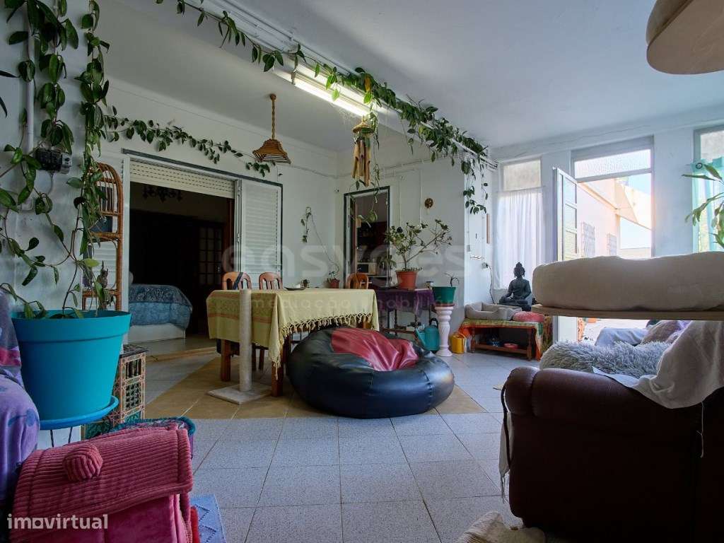 Moradia T5 com garagem, terraço e terreno agrícola - Grande imagem: 2/49