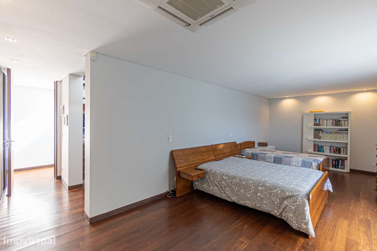 MORADIA TÉRREA T3 de LUXO a 1KM da PRAIA , com 348 m² em LOTE 2300 m²-31