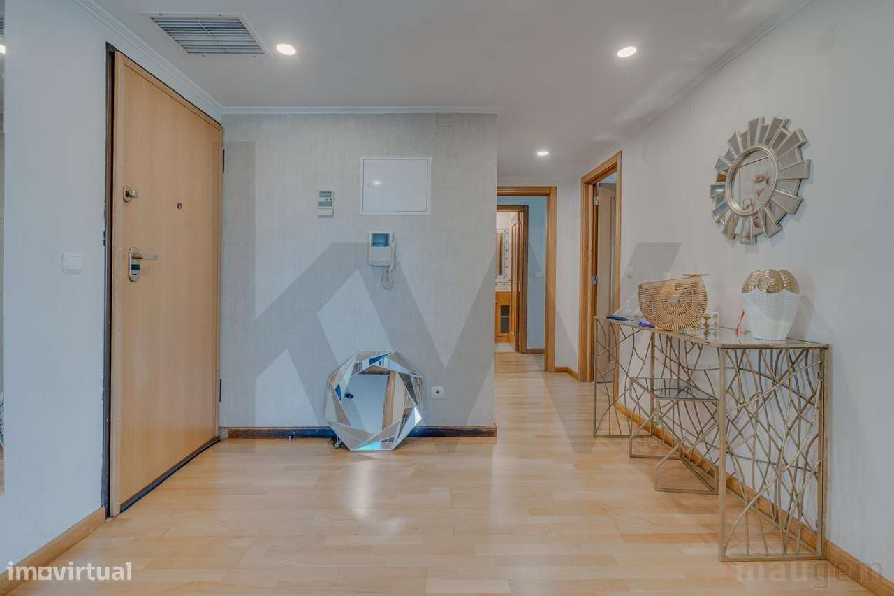 T3 Renovado com Lugar de Garagem e Arrecadação | 133 m2 | Prior Velho-16