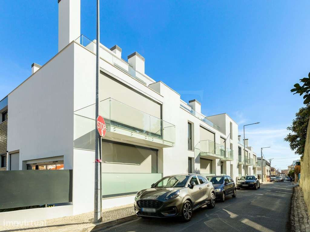 T3 Duplex a estrear com terraços e piscina no Estoril-24