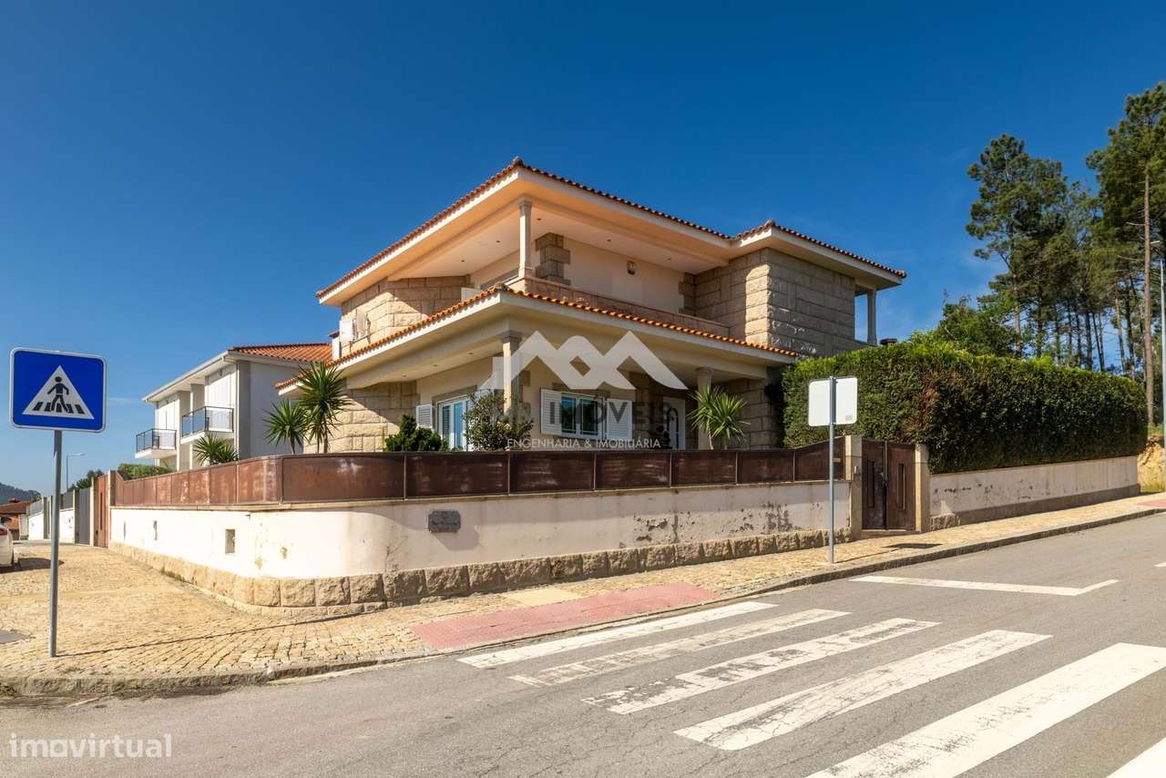 Moradia T4 | Piscina | Jardim | 4 frentes | Praia Fluvial-45
