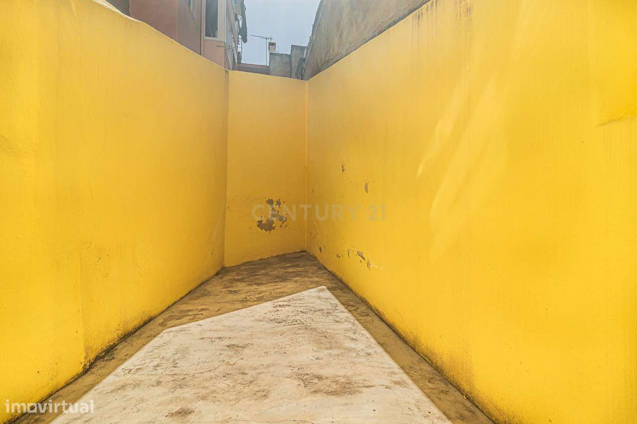 T1 TOTALMENTE REMODELADO COM LOGRADOURO | MOSCAVIDE | JUNTO À ESTAÇÃO-23