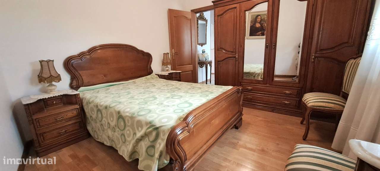 Moradia T5 com garagem e jardim em Miranda do Douro-43