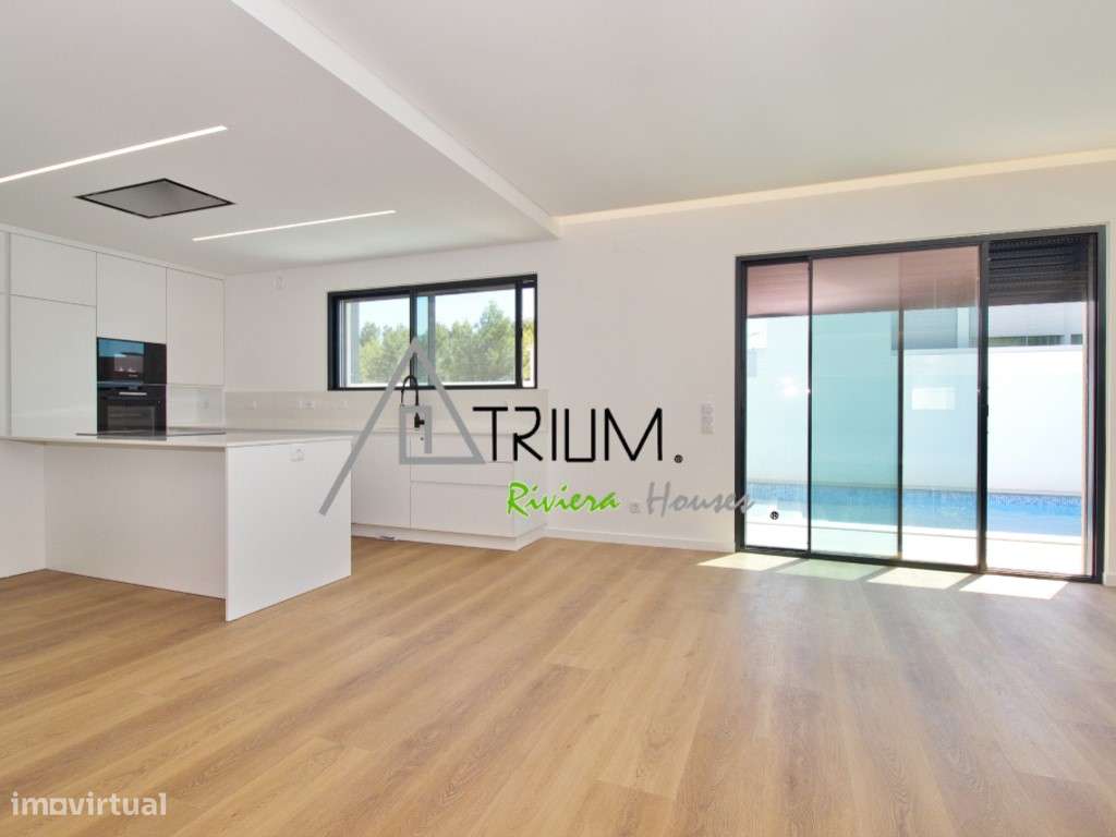 Moradia T4+1 Isolada com piscina e jardim nova-16