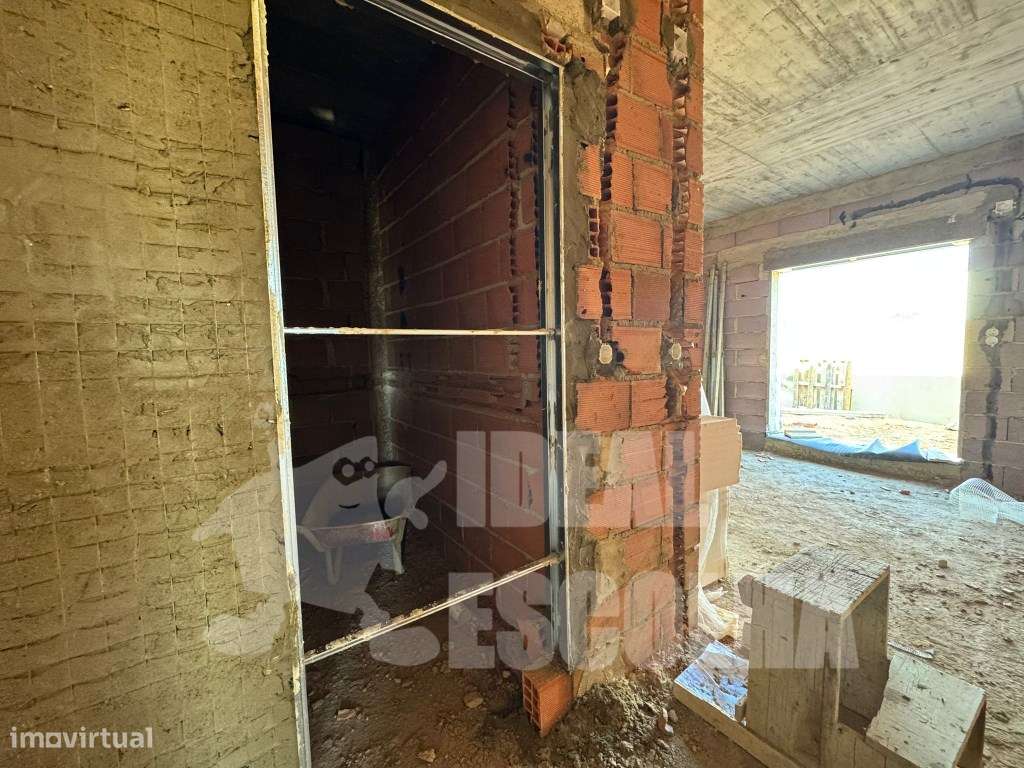 MORADIA EM CONSTRUÇÃO QUINTA DO ANJO ..-17