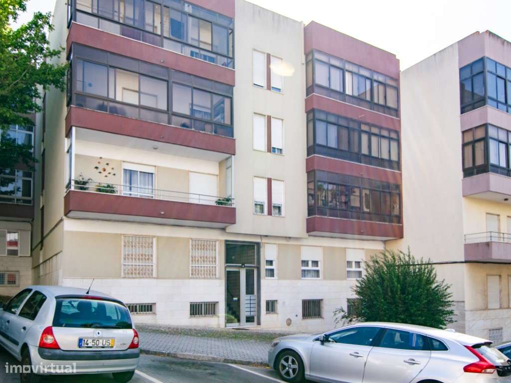 T3 luminoso com varanda | Damaia - Rua Maria lamas , Águas Livres-27