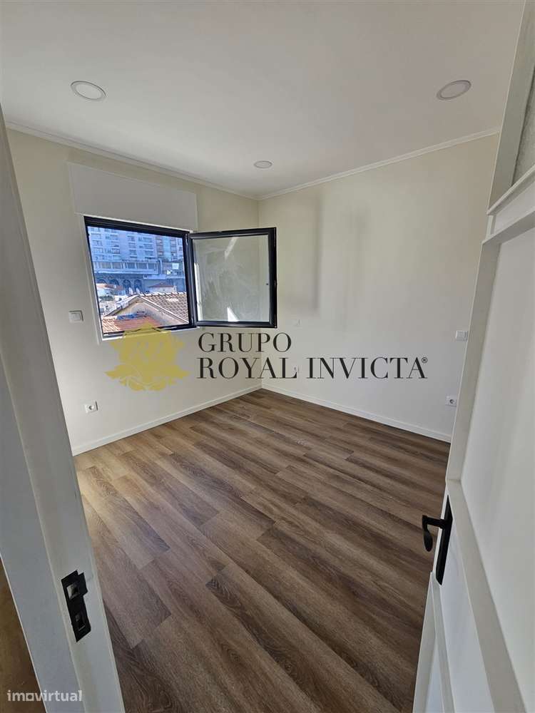 Moradia V2 Totalmente Remodelada próximo ao Jardim do Morro - V.N.G - Grande imagem: 5/13