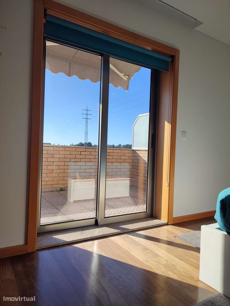 Moradia c/4 quartos(2 suites)+escritório, condomínio fechado c piscina-11