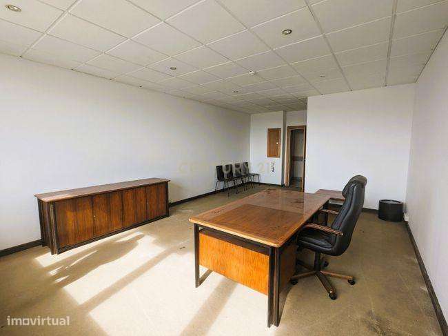 Escritório para arrendamento com 37 m2 em Entre-Campos - Grande imagem: 2/15
