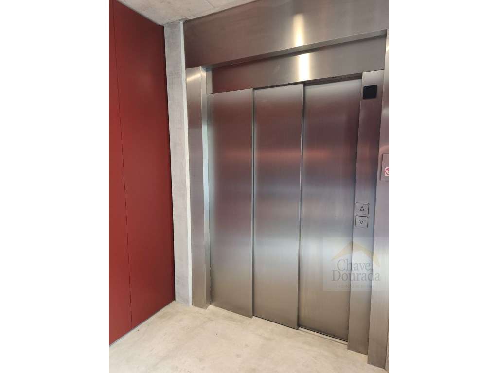Apartamento T2 com 100m2 novo no Areeiro-17