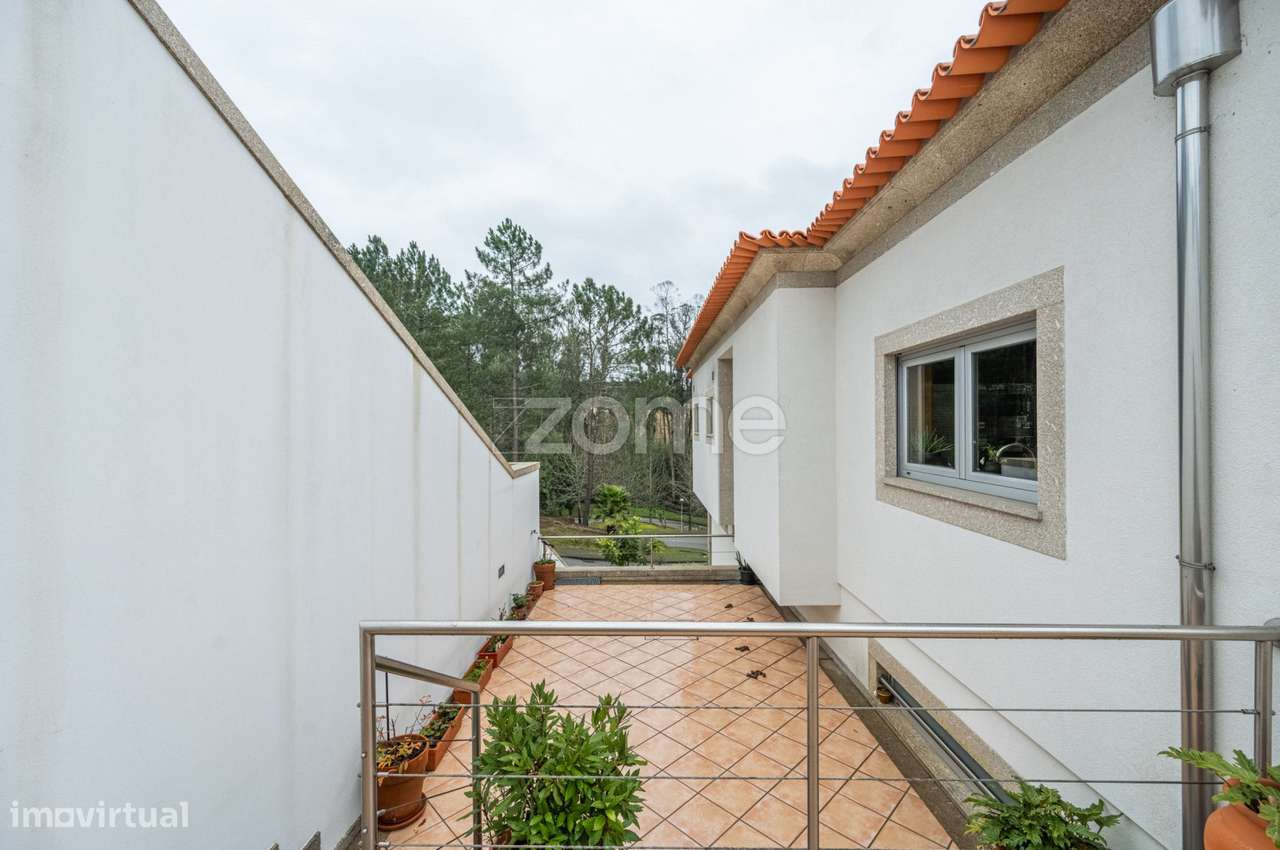 Moradia T3 c/Suítes e Piscina na Quinta das Luzes - Grande imagem: 5/44