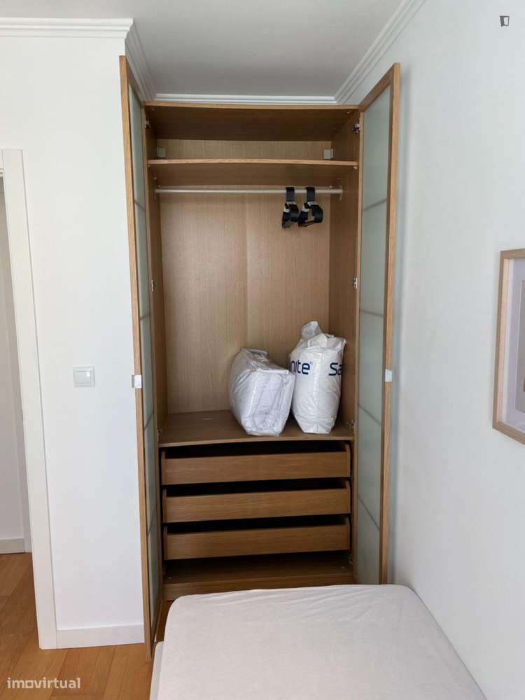 Quarto - localizado em Intendente Lisbon - Grande imagem: 3/7