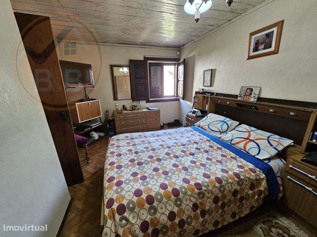 Moradia T4, em pedra, com terreno de 2.366 m² e Espigueiro datado d...-31