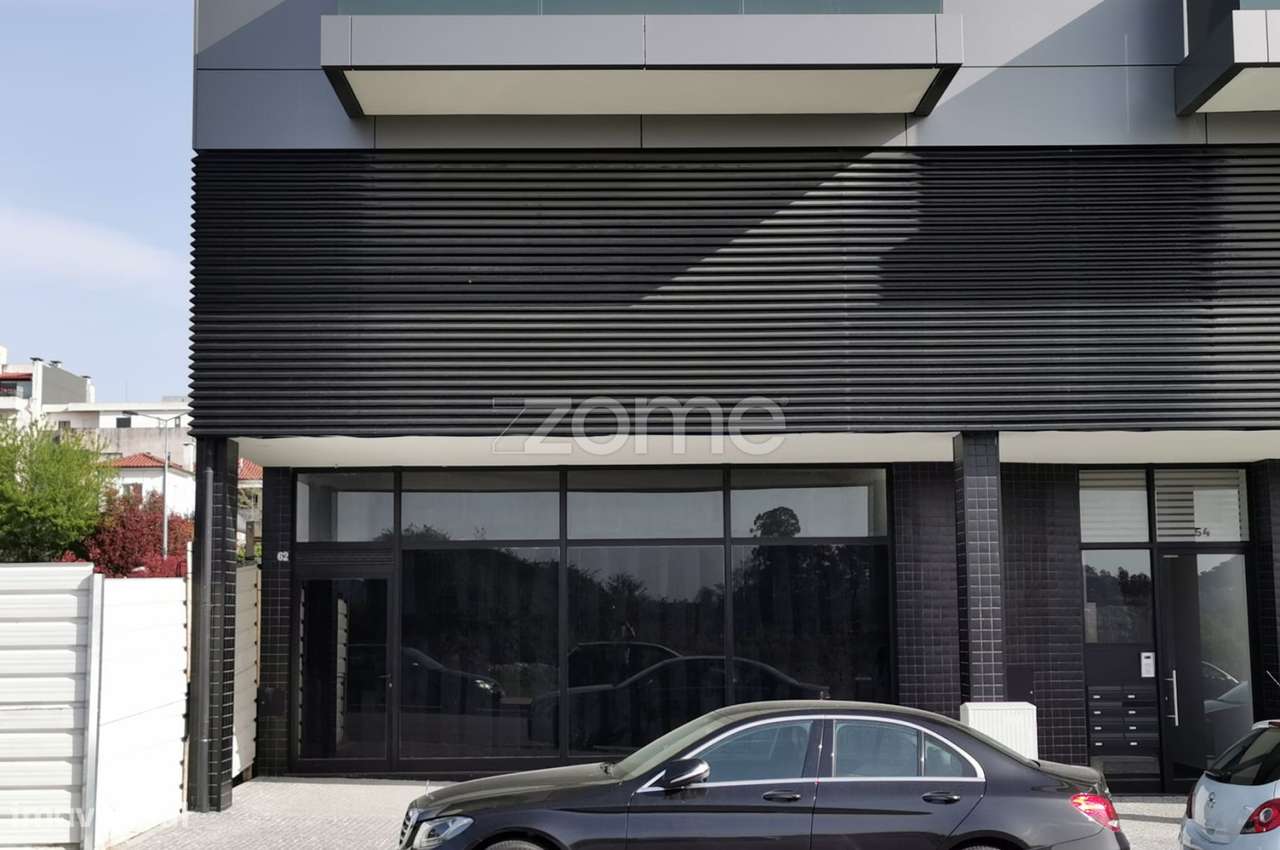 Loja com mezanino para Comércio e Serviços no Centro de Felgueiras - Grande imagem: 2/30