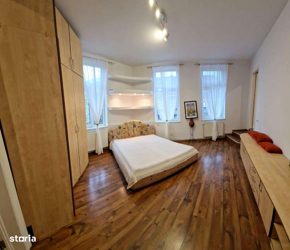 Vanzare apartament trei camere transformate in doua vila Armeneasca-0