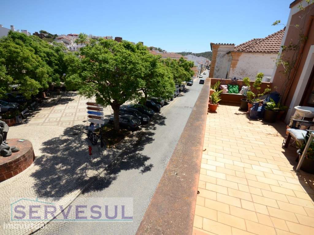 Excelente Oportunidade de Investimento! 1º Andar Duplex de uma Casa...-30