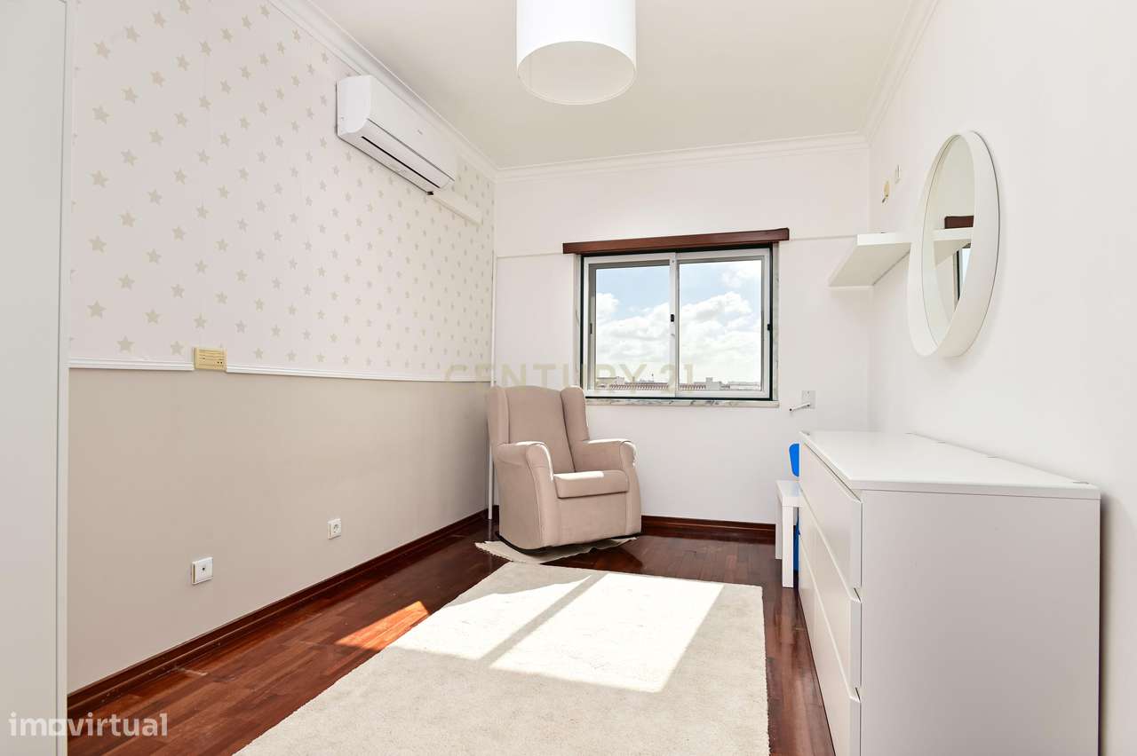 Apartamento T3 Mobilado, em Varge Mondar (Rio de Mouro, Sintra)-9