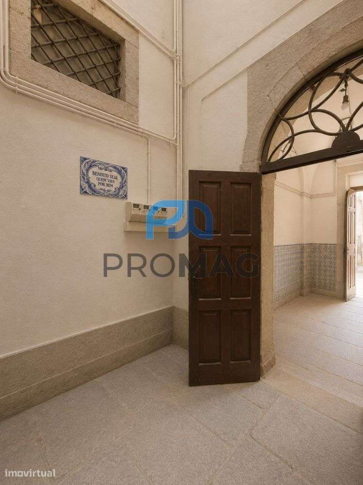 Prédio com Comércio - Baixa do Porto-11