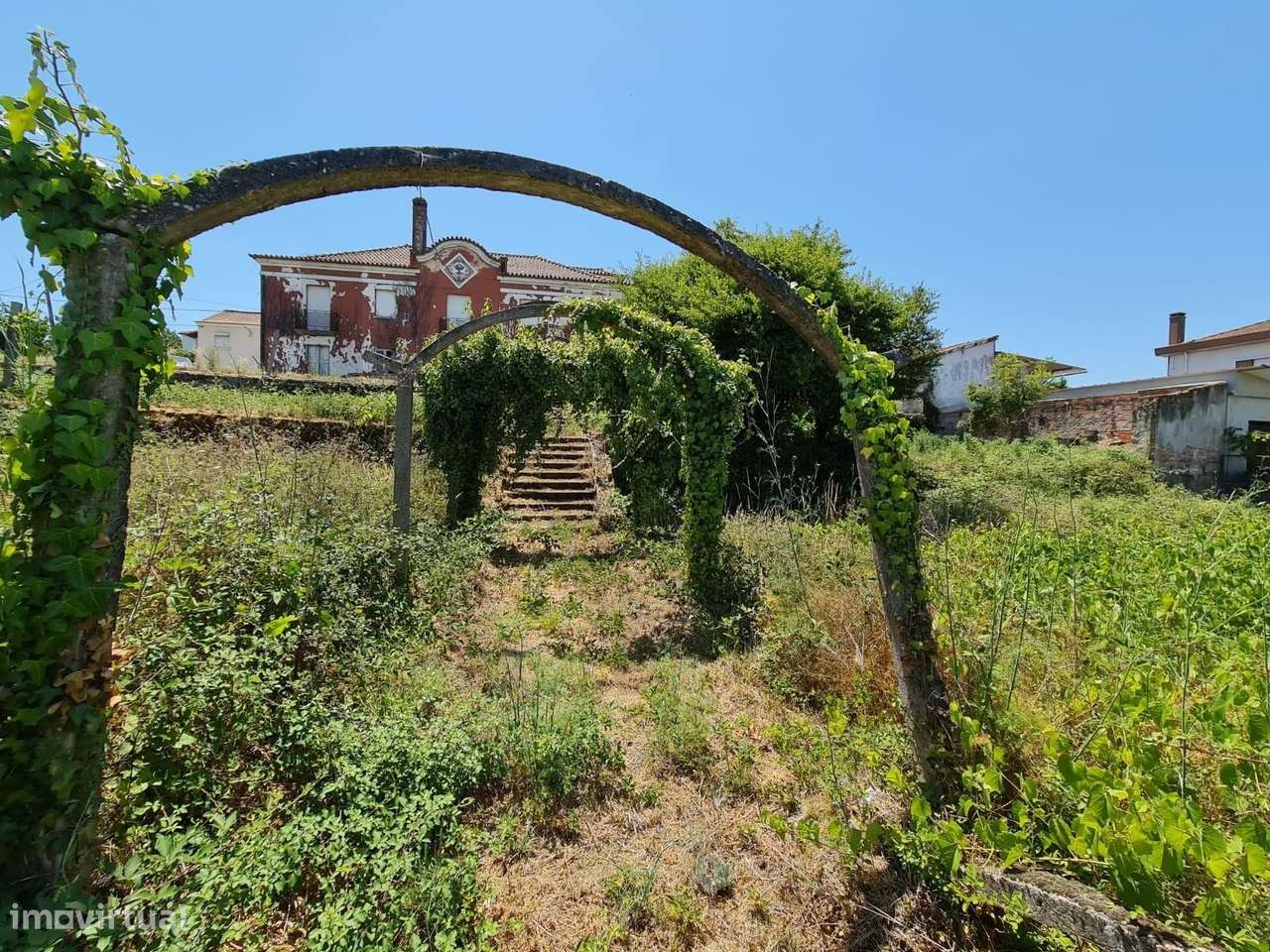 Moradia  com Terreno Urbano e Rústico  | 3.147 m2 |  Vimieiro, Santa C-50