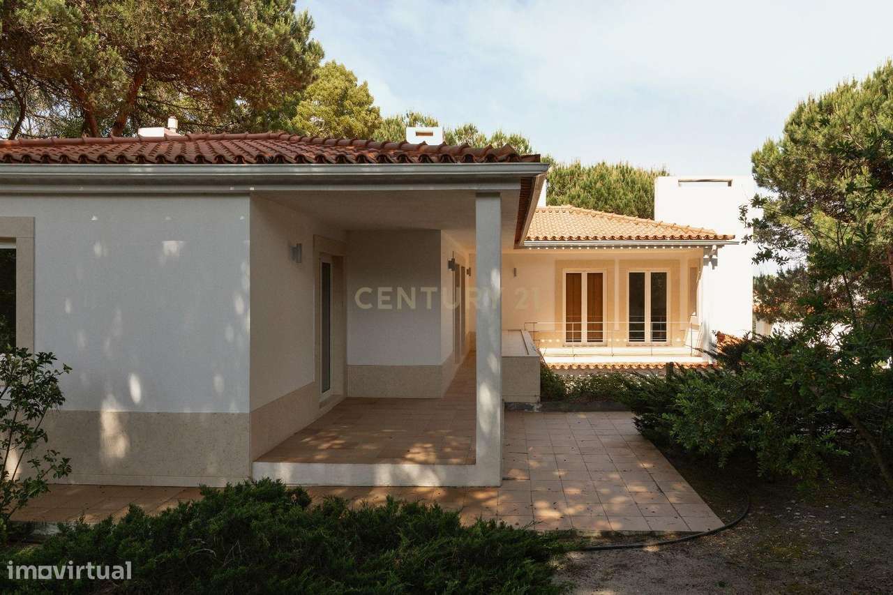 Vila T6 com piscina com área de terreno de 2895 m² na Praia d'el Rey - Grande imagem: 4/36