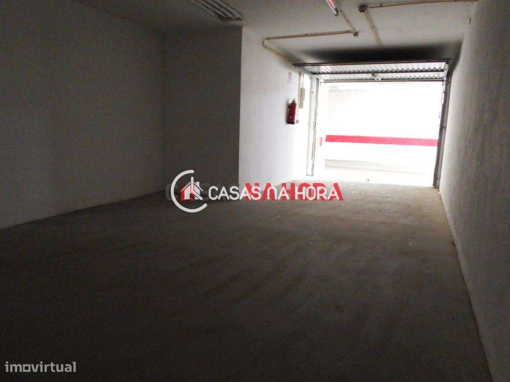 Garagem/armazém na Rua Dr. José Joaquim de Almeida, em Carcavelos-6