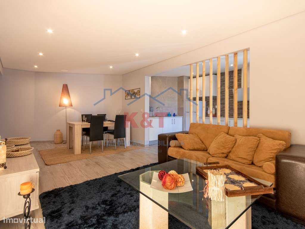 T2 remodelado na 1ª linha da Praia da Rocha-9