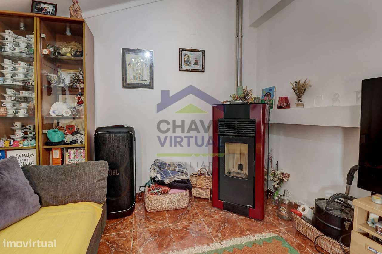 Apartamento T2 com Garagem - Centro Bombarral-10