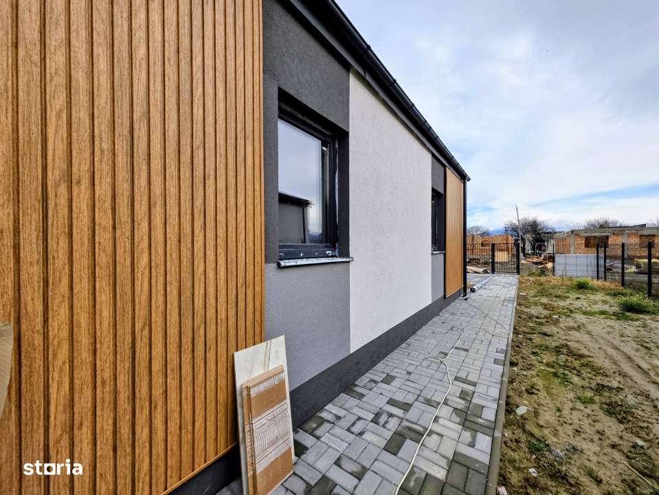 Casa individuala cu patru camere pe parter, Zarnesti-4