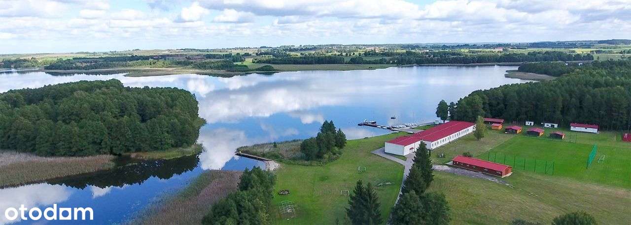 Działka budowlana z linią brzegową na szlaku WJM-11