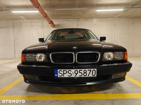 BMW Seria 7 740i - 4