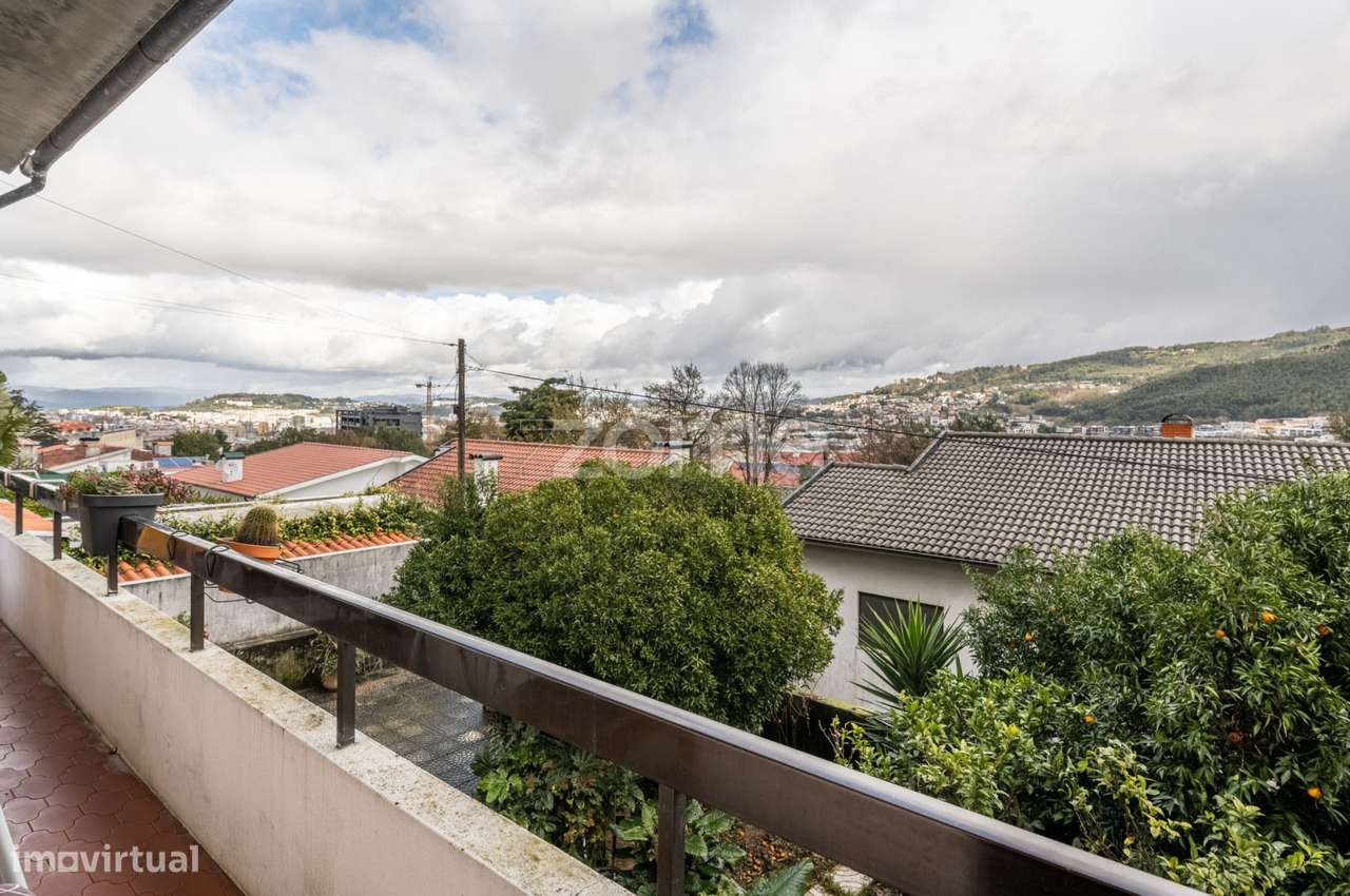 Moradia T4 com Suíte em Nogueira-6