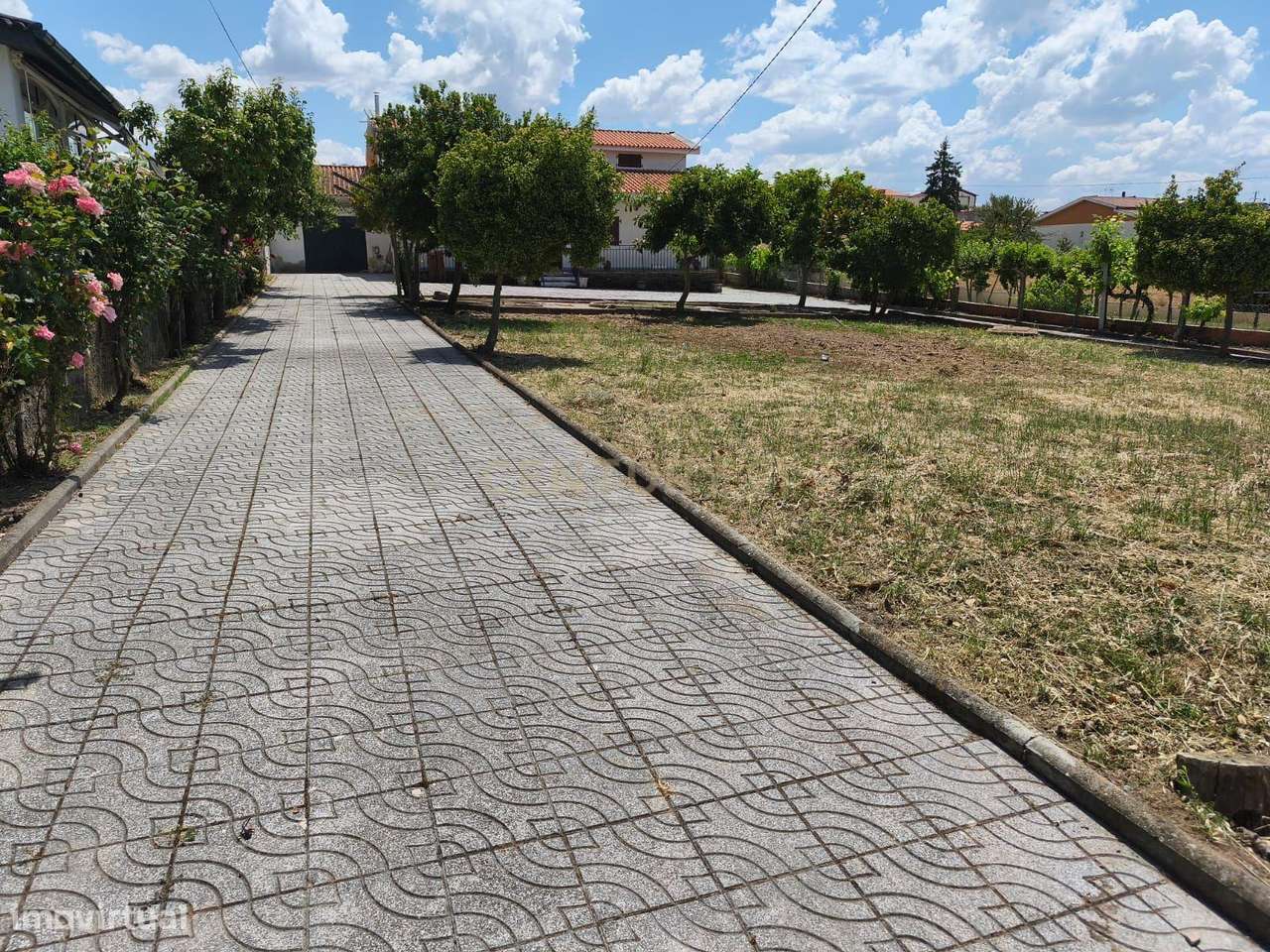 Casa Moderna em Vimioso com Jardim e Garagem-3