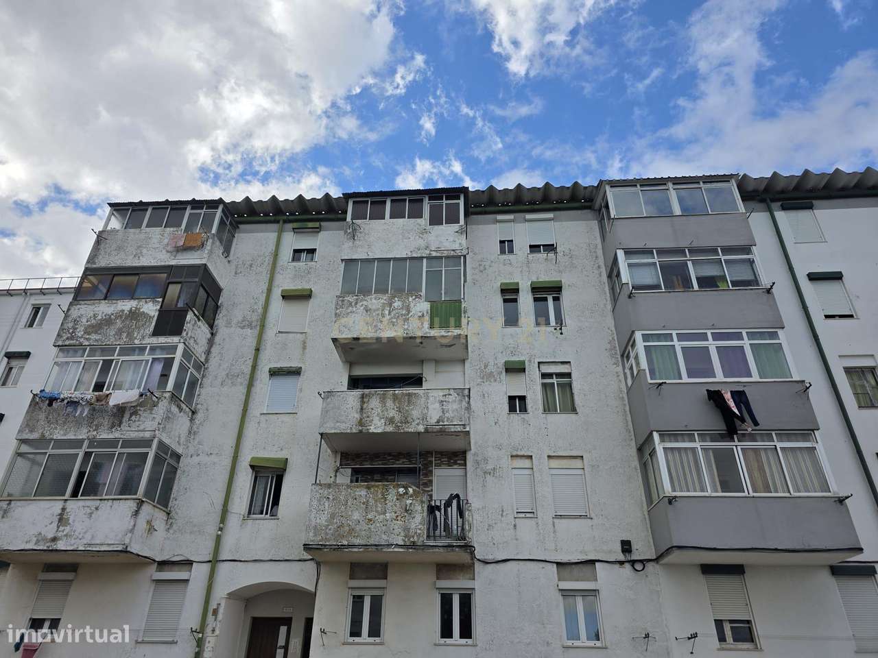 Apartamento T3 em Monte Abraão com bons acessos e proximidade a Lisboa-23