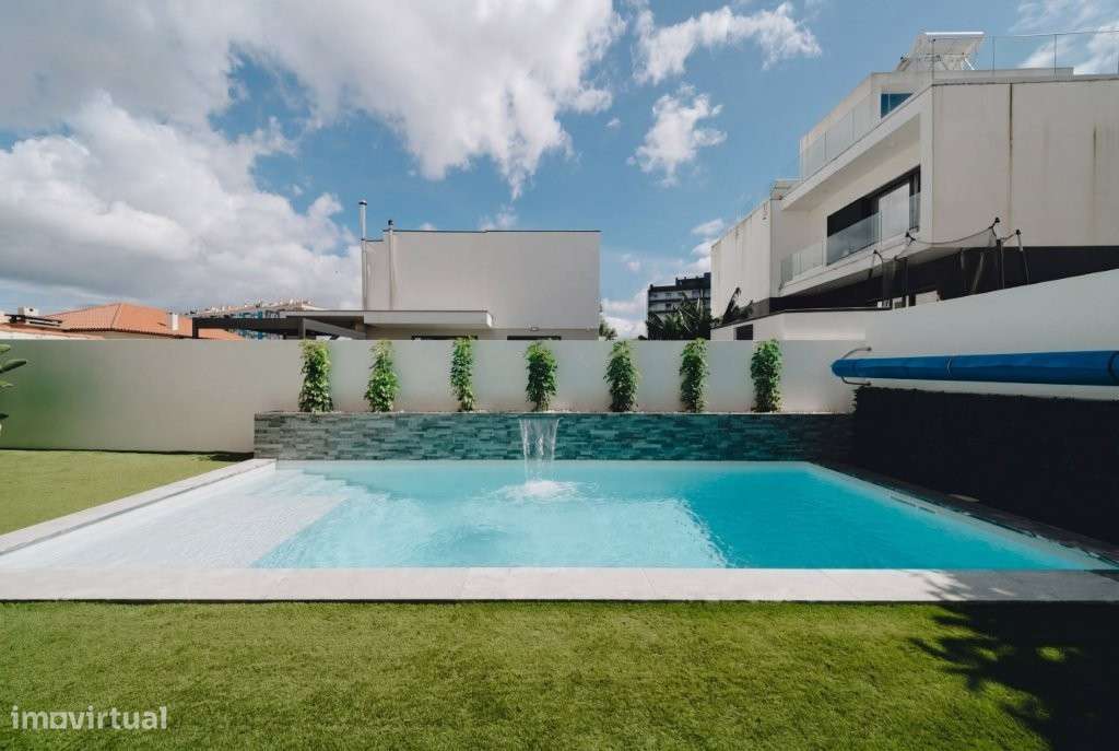 Moradia T4 / Ramada / Moderna é Exclusiva Construção-0