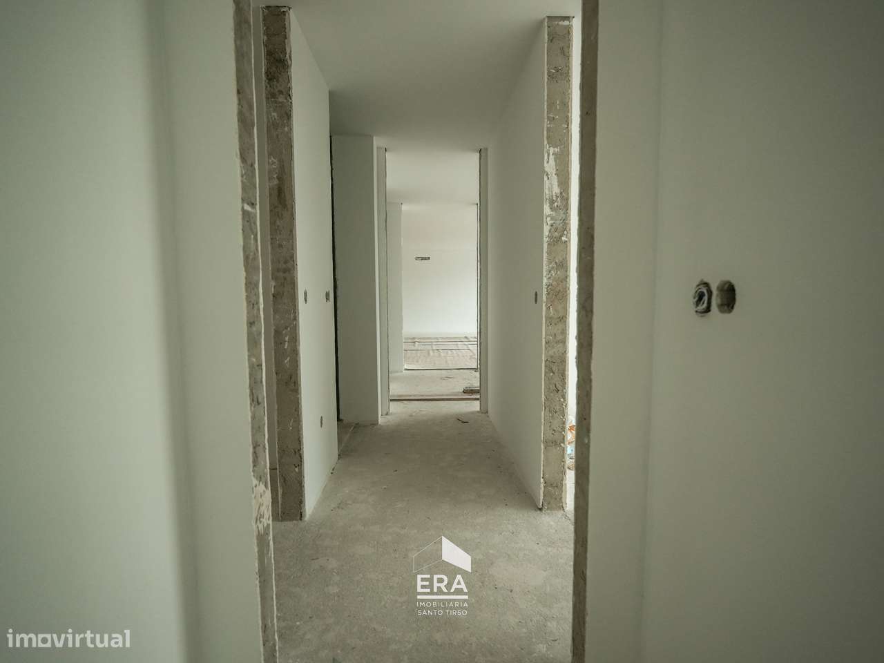 Moradia V3 com piscina em Roriz, Santo Tirso-16