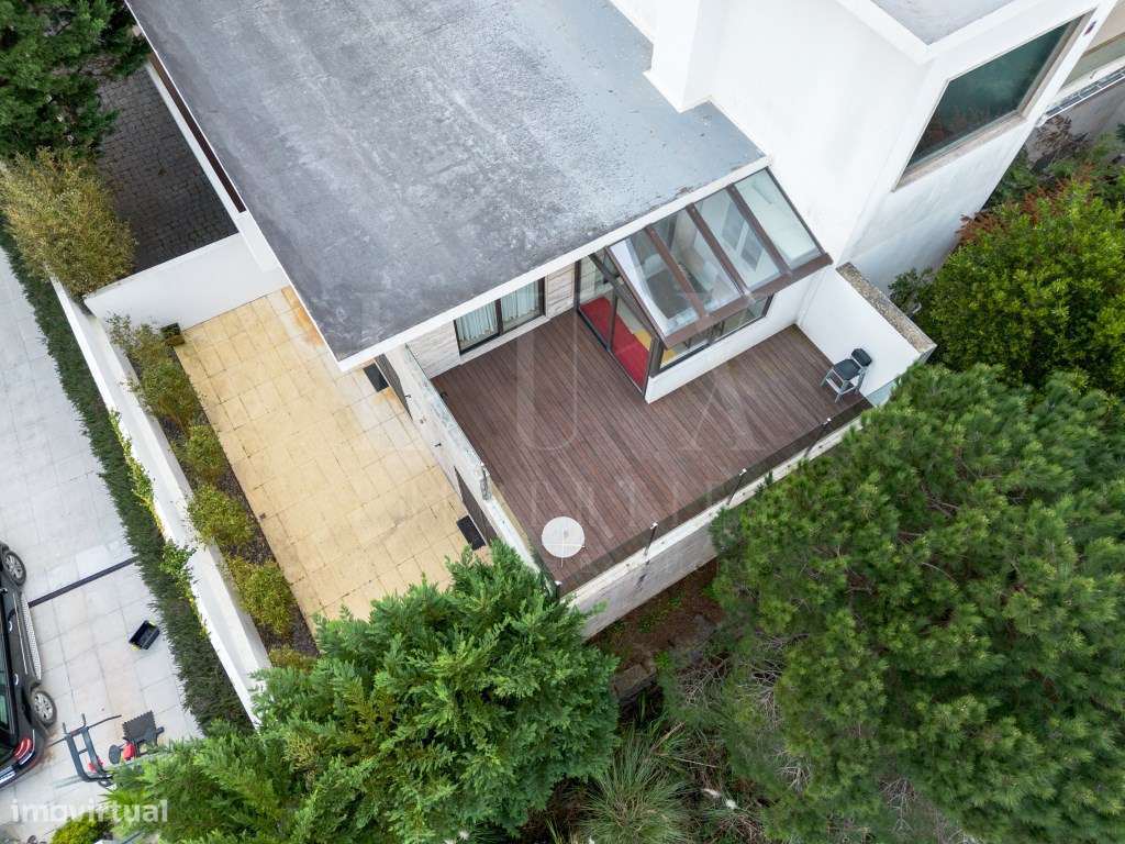 MORADIA T4 COM PISCINA E VISTA PARA O GOLF NO ESTORIL-24