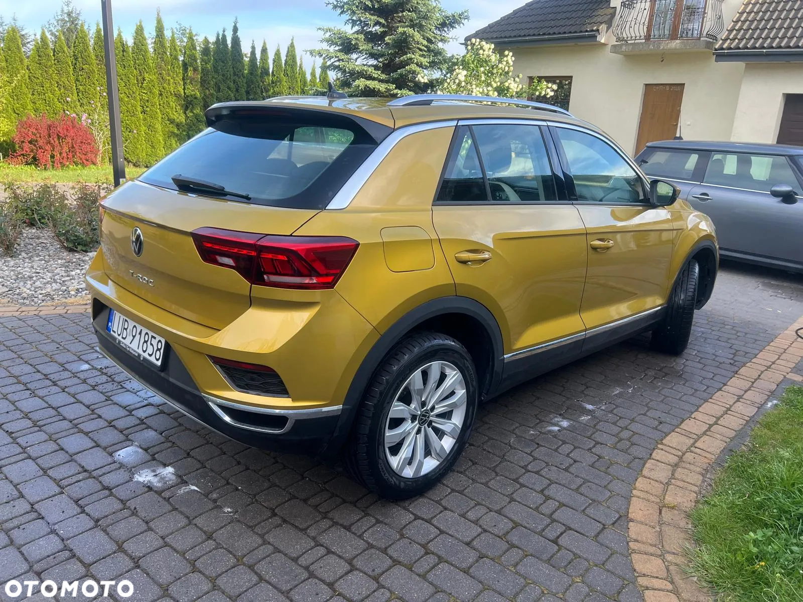 Volkswagen T-Roc - 4