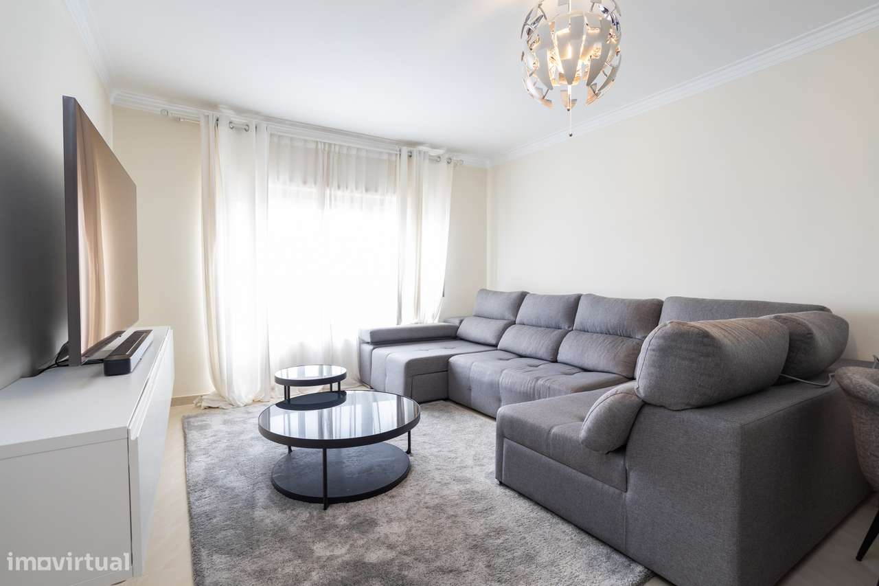 Apartamento T3, Elevador e Garagem em Loures/ Sto. António dos Cavalei - Grande imagem: 2/21