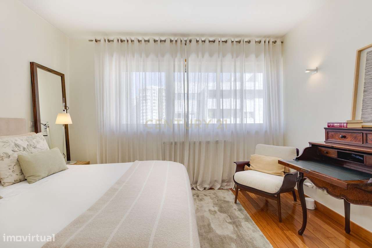 T4+1 na 1ª linha Condomínio fechado Parque das Conchas-32