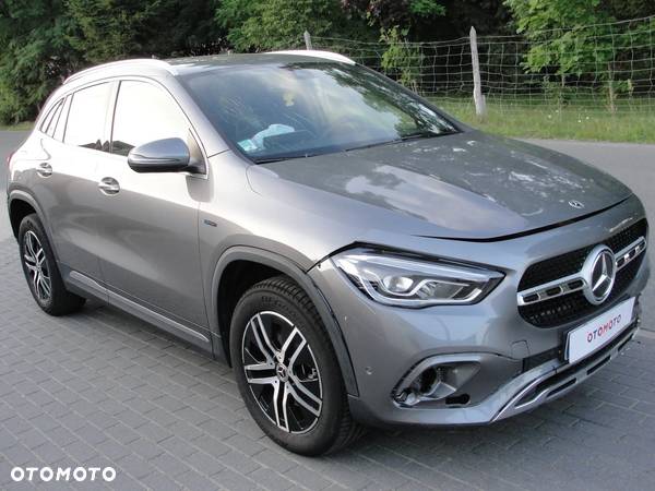 Mercedes-Benz GLA - 4