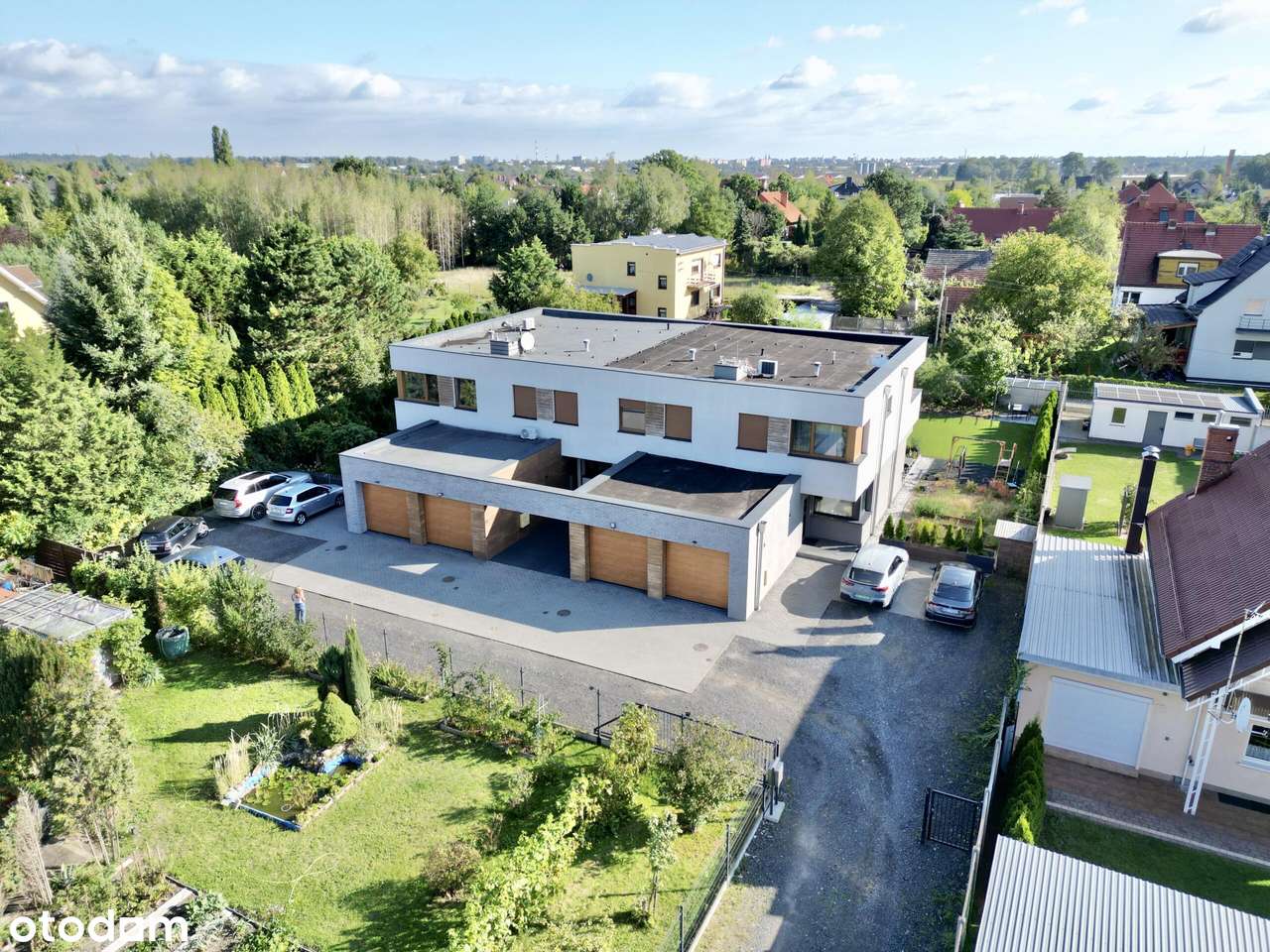 Nowoczesny dom, w którym każdy detal pracuje na Twój komfort-16