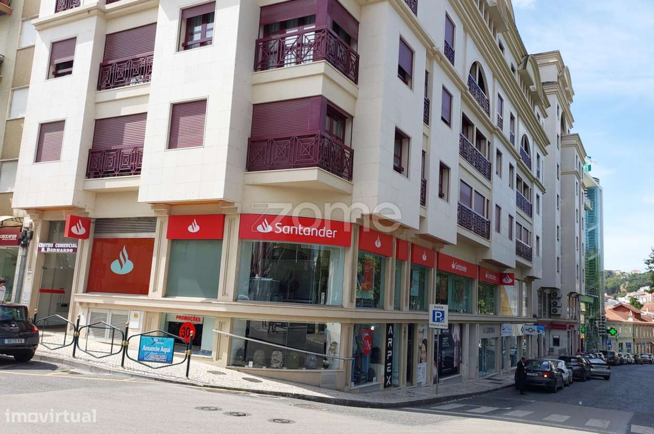 Baixa de Preço-Loja no Centro de Alcobaça para Investimento - Grande imagem: 2/22