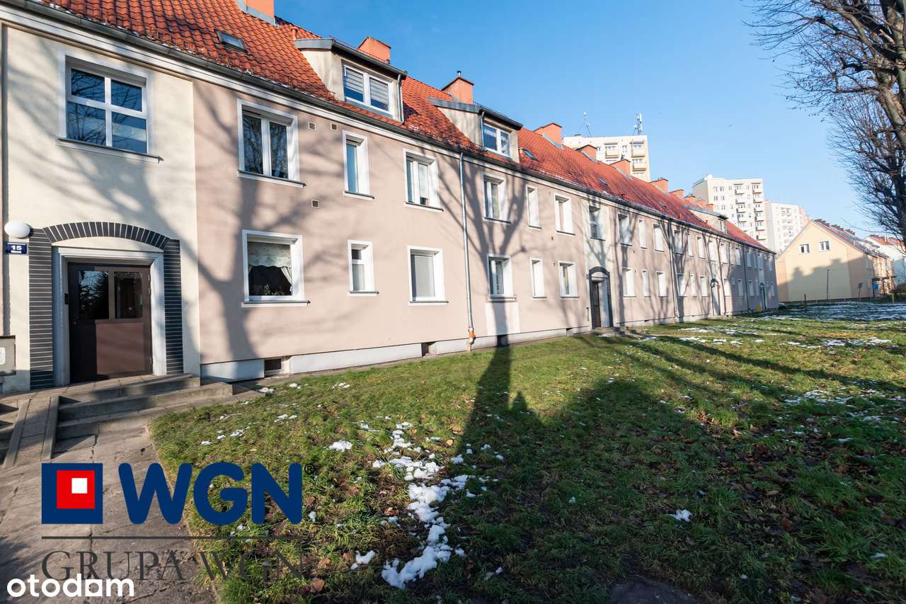 Trzy pokojowe mieszkanie w pobliżu Targowiska miejskiego.-0