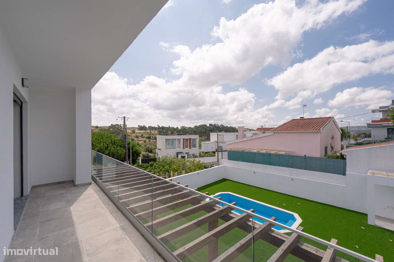 Moradia independente T4+1 nova c/piscina a 20 minutos Lisboa-35